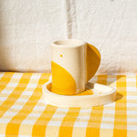 Service à café composé d'une tasse et d'une coupelle en céramique, disponible en bleu et en jaune