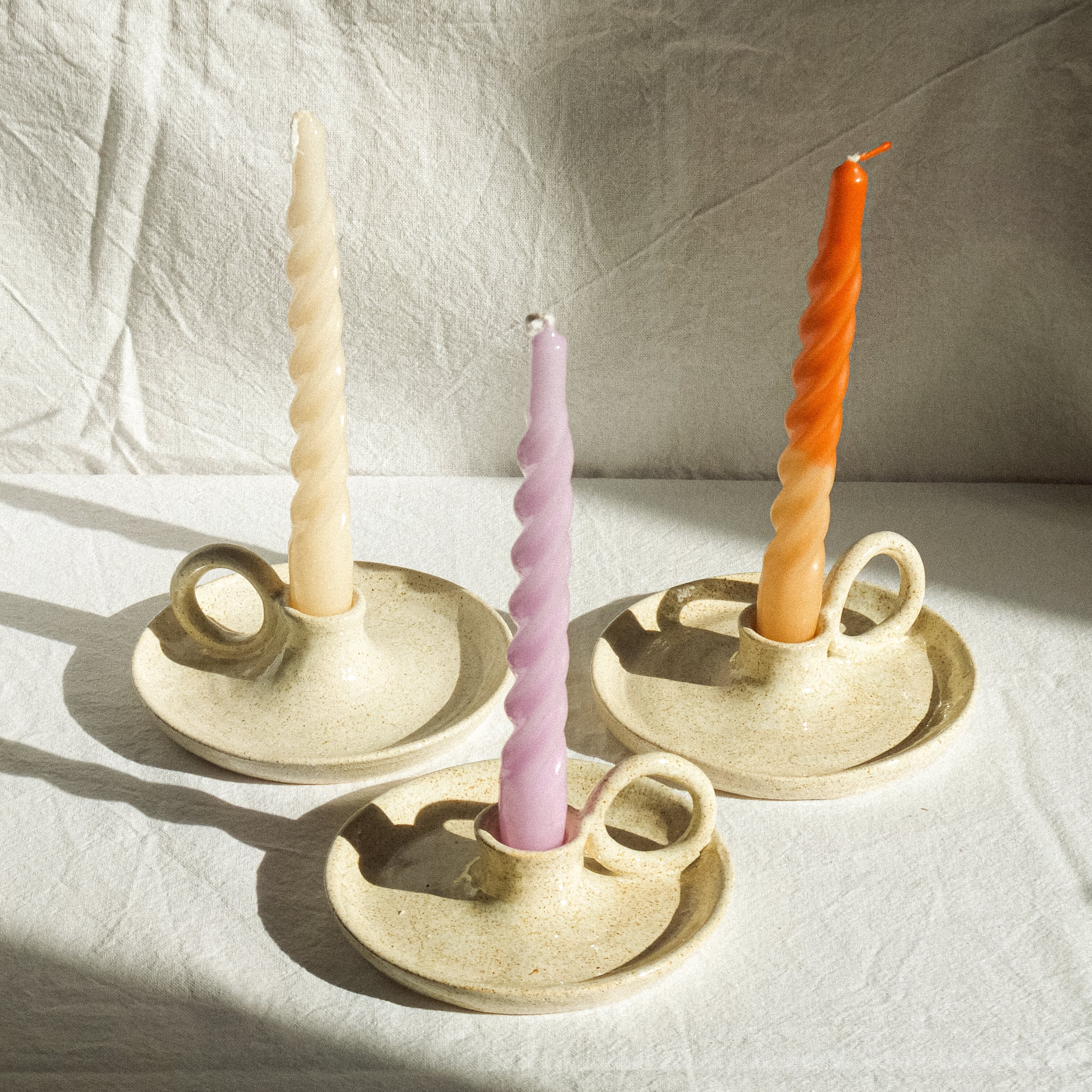 Collection Luz, la collection de bougies artisanales portugaises qui met une touche de chaleur et de couleur sur votre table ! 