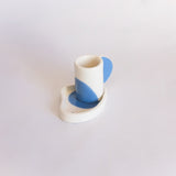 Petite tasse à café et coupelle bleues fabriquées et peintes à la main à Lisbonne
