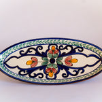 Plat de service oval fabriqué et peint artisanalement au Portugal, à motifs floraux et colorés