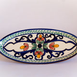 Plat de service oval fabriqué et peint artisanalement au Portugal, à motifs floraux et colorés
