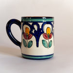 Tasse en céramique à motifs floraux colorés, typiquement portugais. Fabriqué et peint à la main au Portugal.