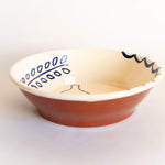 Saladier en céramique aux illustrations pures et élégantes. Vaisselle fabriquée par des artisans portugais.