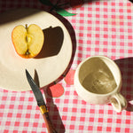 Assiette à dessert en céramique de couleur ivoire. Assiette fabriquée artisanalement au Portugal 